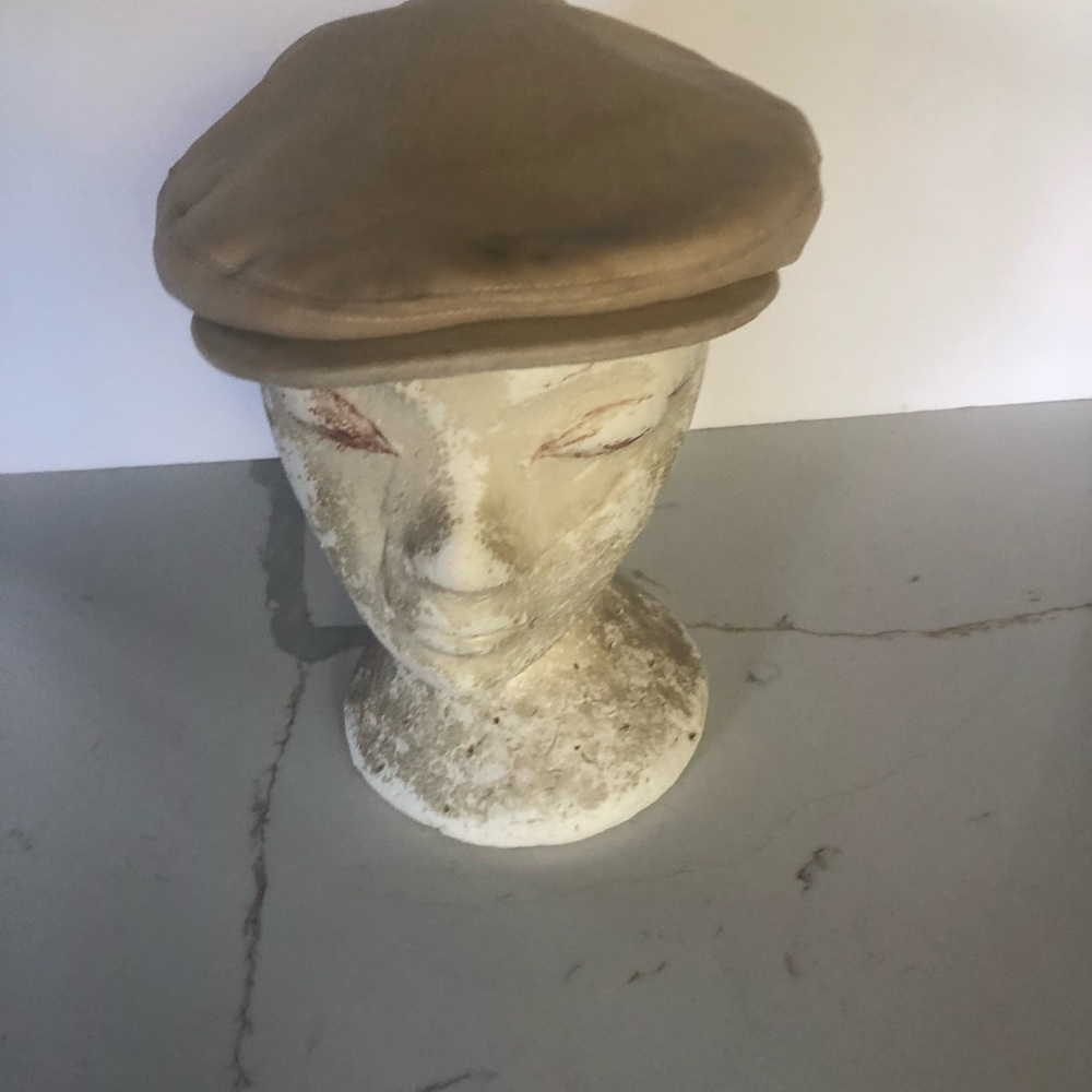 Banana Republic Cream Velvet Kangol Hat